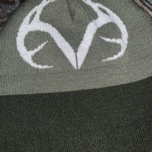 Realtree Knit Outdoor Cap Real Tree Winter GREEN AND WHITE RETAIL 19.99